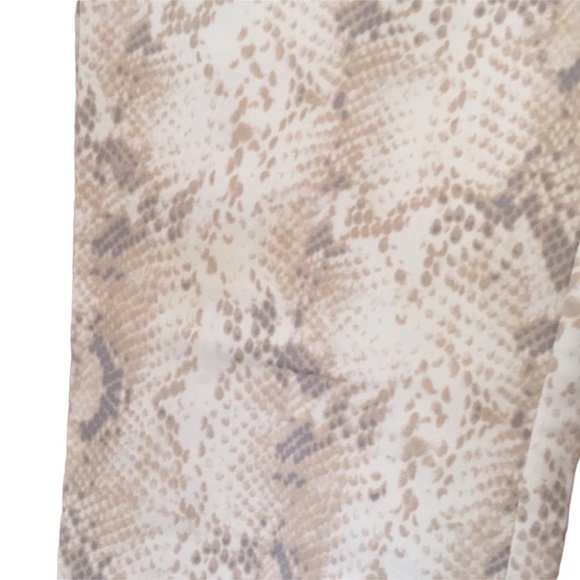 🌺WHBM Python Print Skinny Pants Size 2R🌺 - Picture 5 of 8